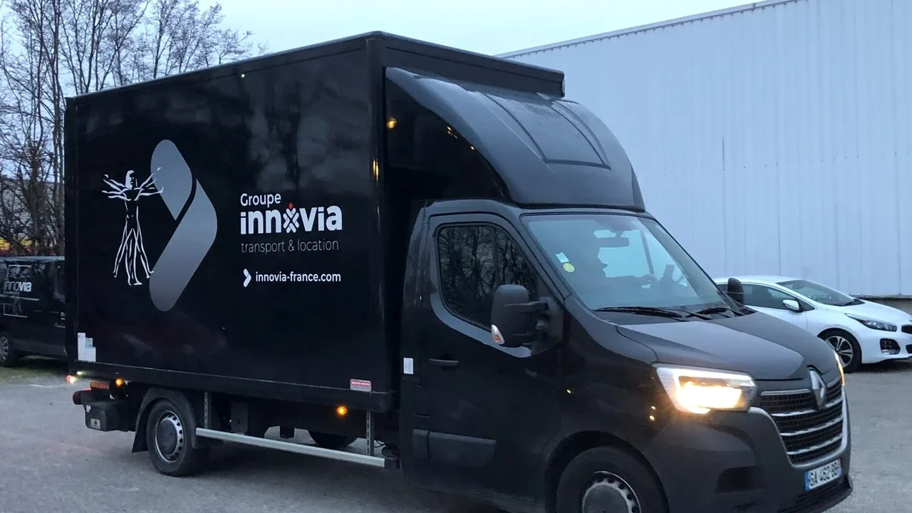 découvrez nos services de livraisons de marchandises avec des chauffeurs professionnels, assurant un transport fiable et rapide pour toutes vos expéditions en camion. profitez d'une logistique efficace et d'une solution adaptée à vos besoins.