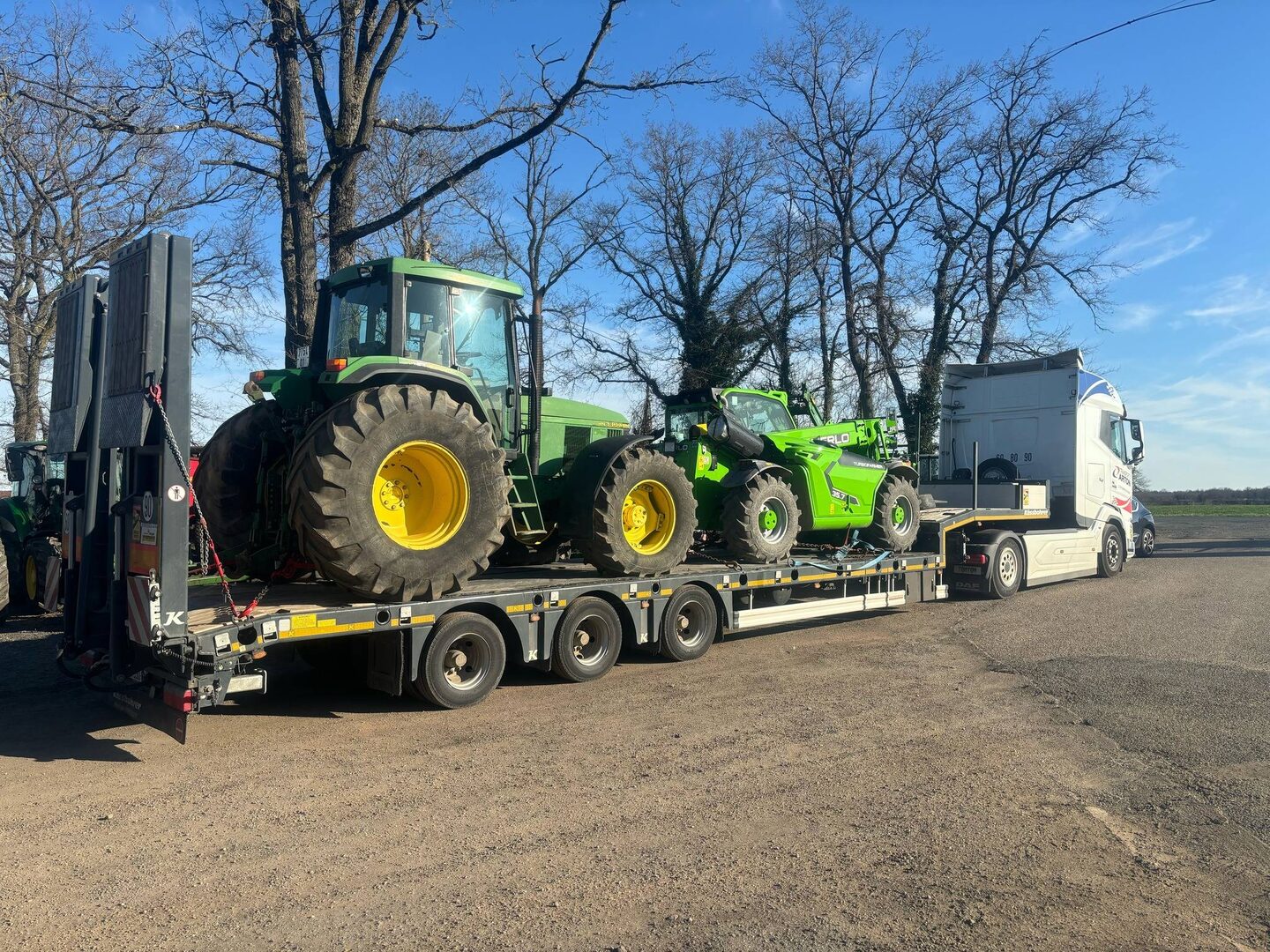 découvrez comment optimiser le transport de tracteurs grâce à des méthodes efficaces et des solutions innovantes. améliorez la logistique, réduisez les coûts et assurez la sécurité de vos machines lors de leurs déplacements.