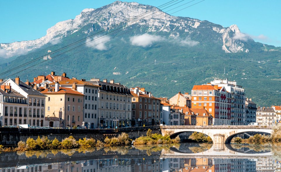 découvrez les meilleures façons de voyager de paris à grenoble. que ce soit en train, en voiture ou en avion, explorez les options, les conseils de voyage et les incontournables à voir à grenoble.