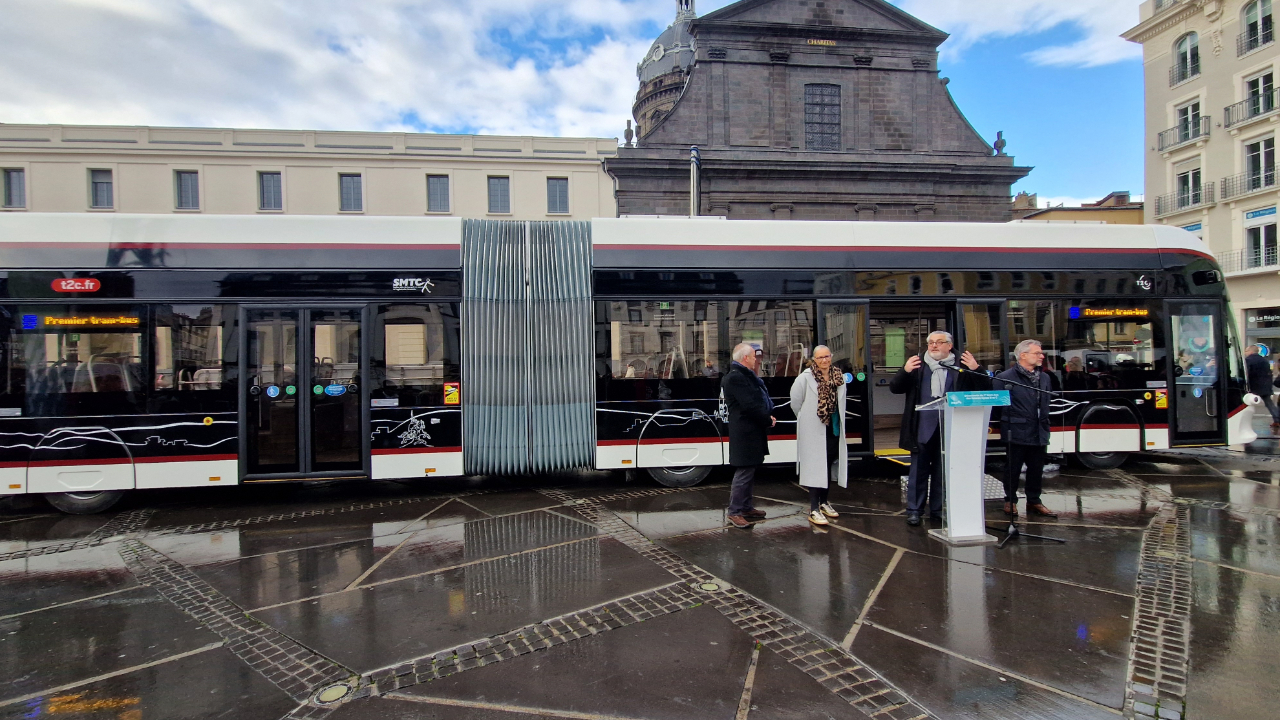 découvrez les services de transport à clermont-ferrand, offrant des solutions pratiques et efficaces pour vos déplacements en ville et vers les destinations environnantes. que ce soit pour vos trajets quotidiens ou pour vos voyages, nous vous garantissons confort et rapidité.