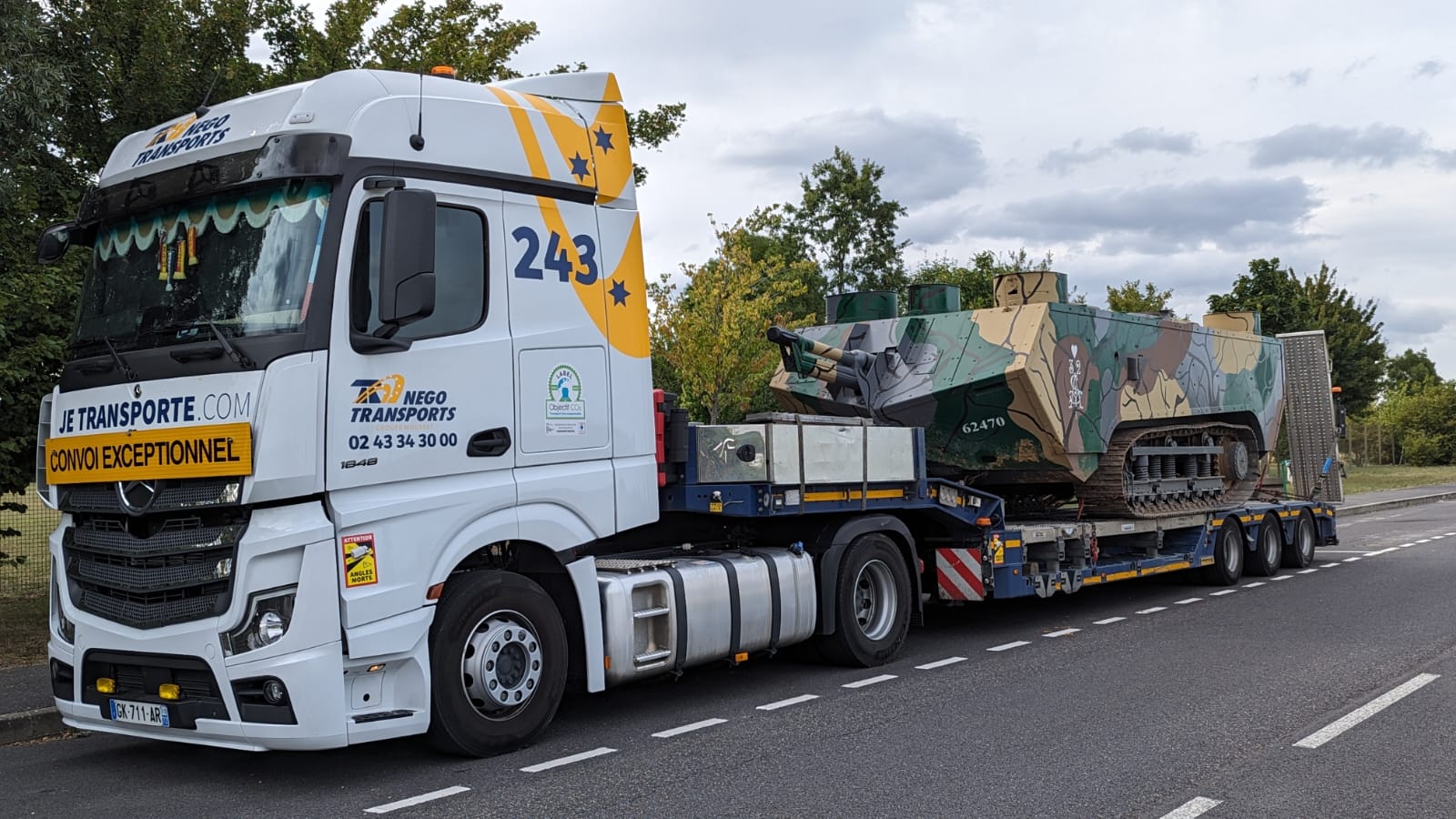 découvrez notre service de transport de porte engins stratégique, spécialisé dans le déplacement sécurisé et efficace de vos équipements lourds. bénéficiez d'une logistique adaptée à vos besoins pour optimiser vos projets.