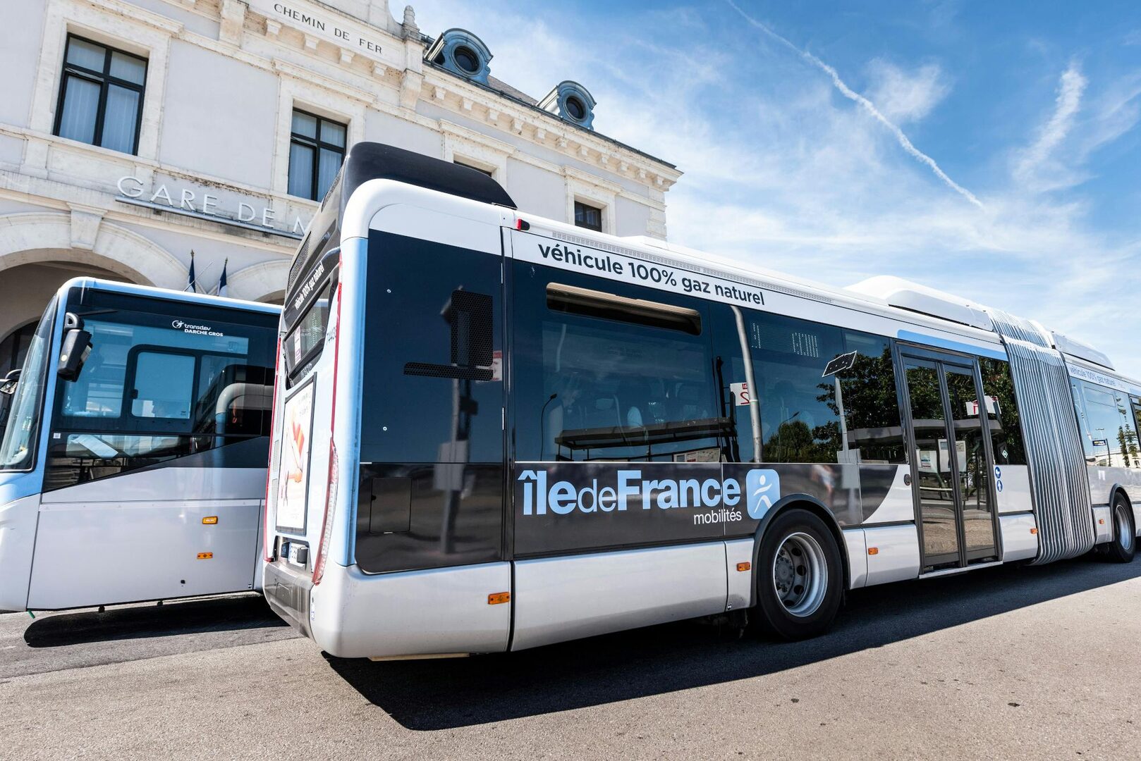 découvrez notre service de transport en ligne, rapide et fiable, pour tous vos besoins de déplacement. que ce soit pour des colis ou des personnes, nous assurons une logistique efficace et un suivi en temps réel.