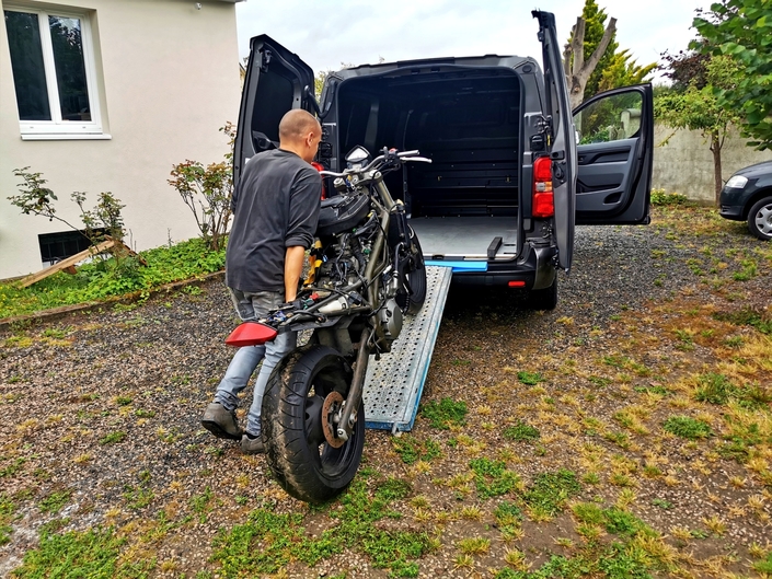 découvrez notre service de transport moto sécurisé, garantissant la protection de votre véhicule à chaque étape. profitez d'une solution fiable et professionnelle pour déplacer votre moto en toute sérénité.