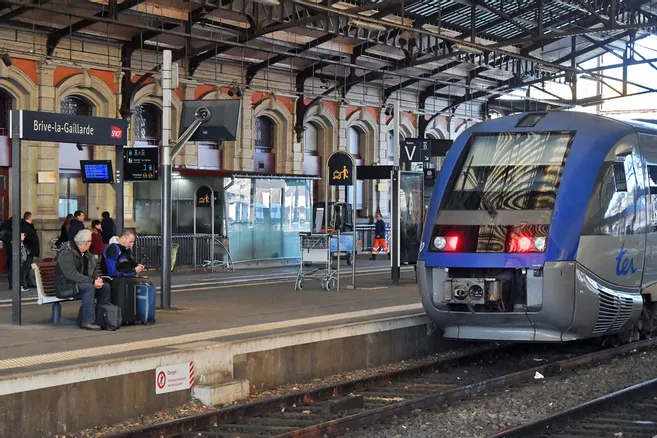 découvrez les meilleures options de transport entre paris et toulouse. que ce soit en train, en voiture ou en avion, trouvez des conseils et des astuces pour un voyage agréable et rapide entre ces deux grandes villes françaises.