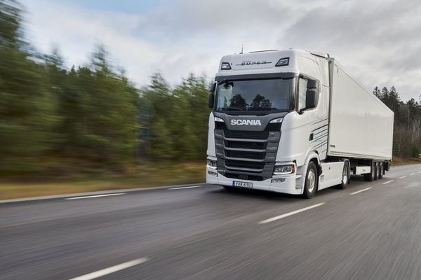 découvrez tout sur le transport routier en france : ses enjeux, ses acteurs et son importance dans la logistique nationale. informez-vous sur les tendances, les réglementations et les innovations qui façonnent ce secteur clé de l'économie française.