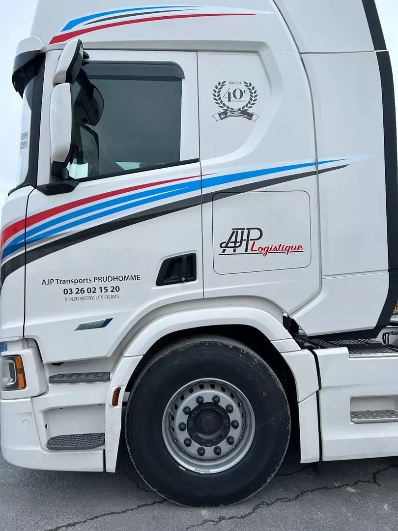 découvrez nos services de transport routier à reims, offrant des solutions fiables et efficaces pour le transport de vos marchandises. profitez d'un réseau de transport bien établi et d'une expertise locale pour une logistique sans faille.