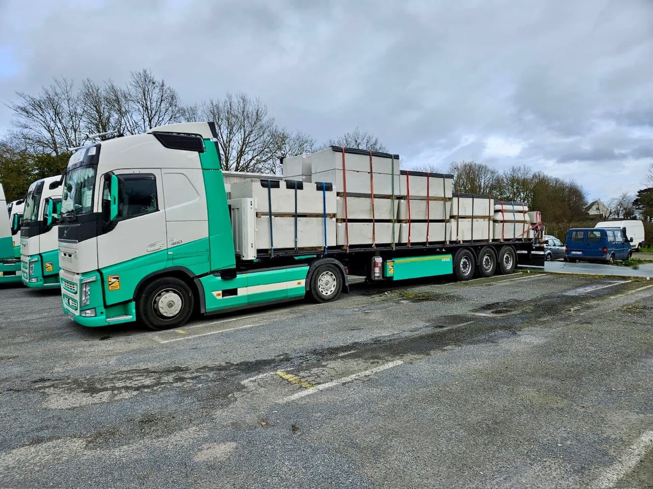 découvrez nos services de transporteur poids lourd, garantissant des livraisons rapides et sécurisées pour vos marchandises. bénéficiez d'une expertise de qualité, d'un suivi personnalisé et d'une flotte moderne adaptée à tous vos besoins logistiques.