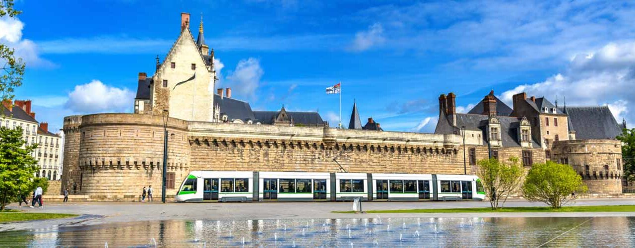 réservez votre aller-retour paris-nantes et profitez d'un voyage confortable entre la capitale française et la charmante ville bretonne. explorez les attractions incontournables de nantes tout en bénéficiant des meilleures offres de transport.