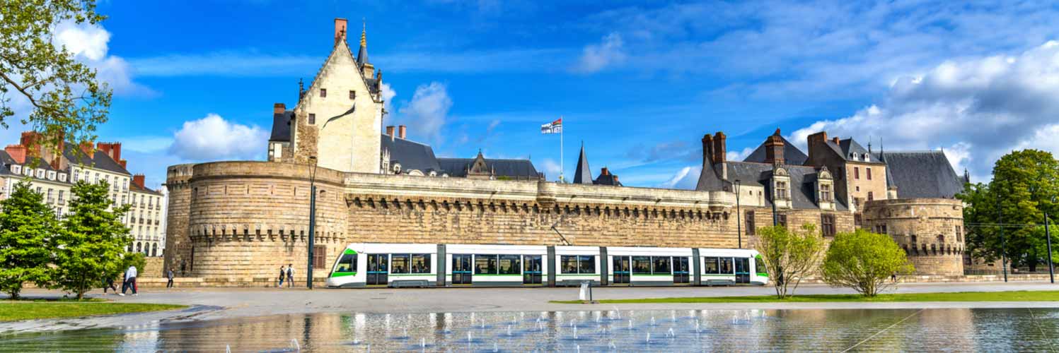 réservez votre aller-retour paris-nantes et profitez d'un voyage confortable entre la capitale française et la charmante ville bretonne. explorez les attractions incontournables de nantes tout en bénéficiant des meilleures offres de transport.