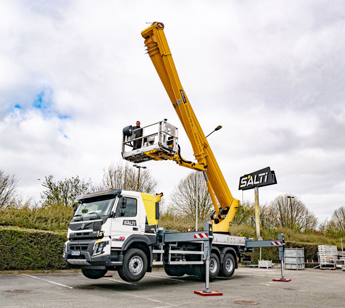 louez un camion poids lourd facilement et à des prix compétitifs. que vous ayez besoin de transporter des marchandises ou de déménager, notre service vous offre des véhicules adaptés à vos besoins. réservez votre camion poids lourd dès aujourd'hui et profitez d'une expérience de location sans stress.