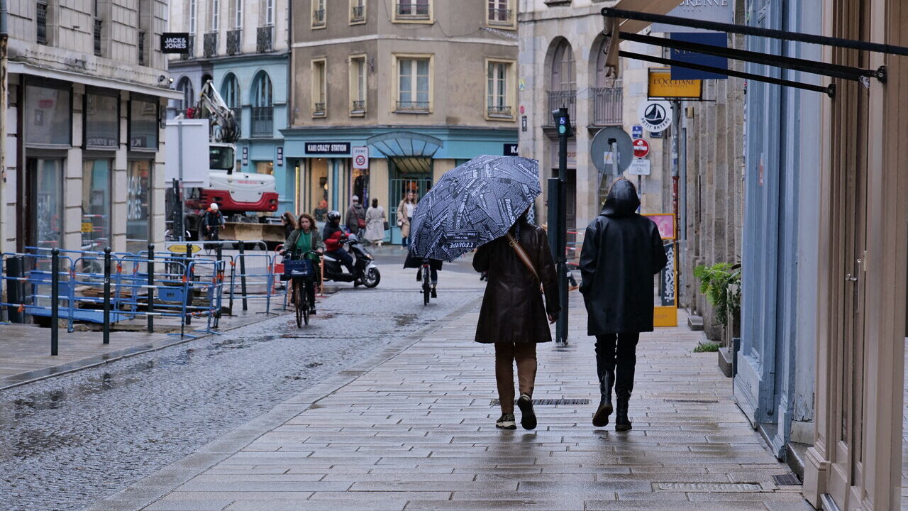 découvrez les prévisions météo pour le week-end à paris et rennes. sun, pluie ou nuages, planifiez vos activités en fonction du temps à venir dans ces deux villes.