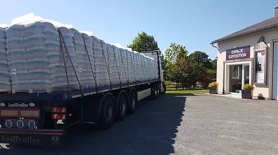 découvrez notre vaste sélection de palettes pour camions, idéales pour le transport et le stockage de marchandises. nos palettes sont conçues pour garantir la sécurité et la stabilité de vos charges lors de vos trajets. profitez d'une qualité exceptionnelle et d'une durabilité maximale pour optimiser votre logistique.