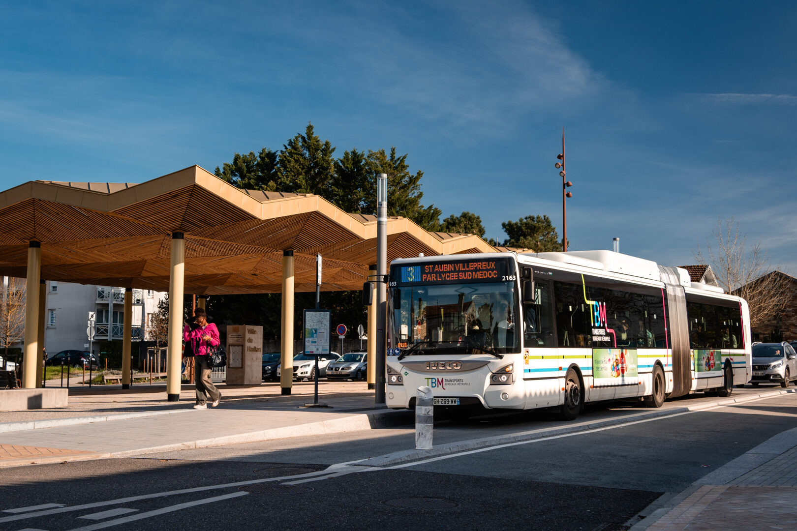 découvrez les tarifs des transports à bordeaux pour planifier vos déplacements en toute sérénité. que ce soit pour le tramway, le bus ou le vélo, consultez nos informations détaillées pour un voyage facile et économique dans la belle ville de bordeaux.