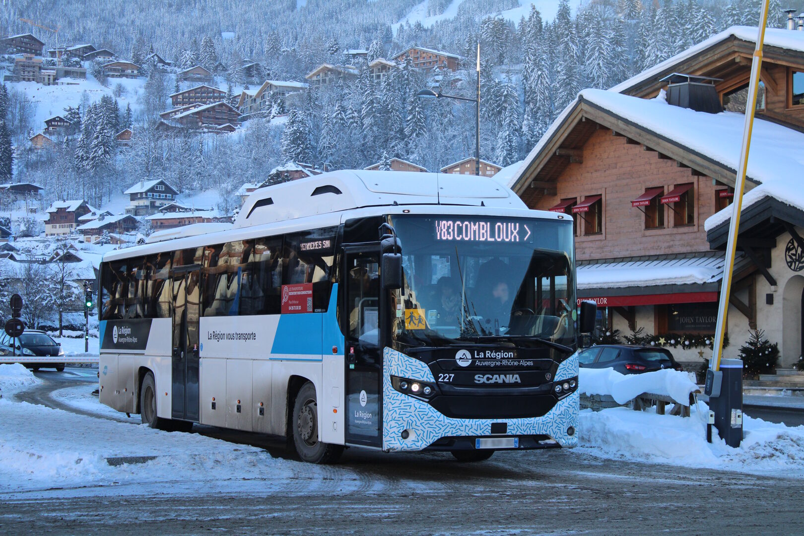 découvrez notre service de transport dans les alpes, conçu pour faciliter vos déplacements tout en vous offrant confort et sécurité au cœur des montagnes. que ce soit pour le ski, la randonnée ou le tourisme, nous sommes à votre disposition pour vous mener vers les plus beaux paysages alpins.