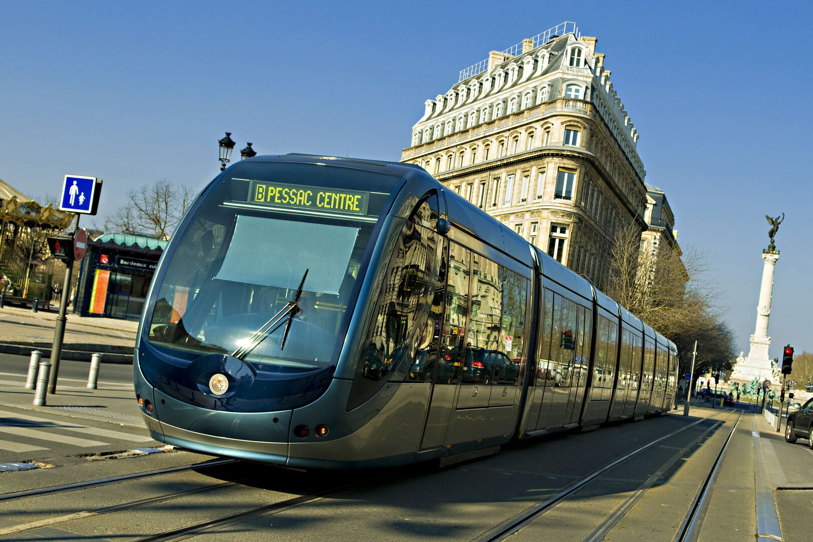 découvrez les solutions de transport à bordeaux ! que ce soit pour vos trajets quotidiens, vos visites touristiques ou vos déplacements professionnels, trouvez les options qui répondent à vos besoins. profitez d'un réseau de transports varié et efficace pour explorer la ville et ses alentours.