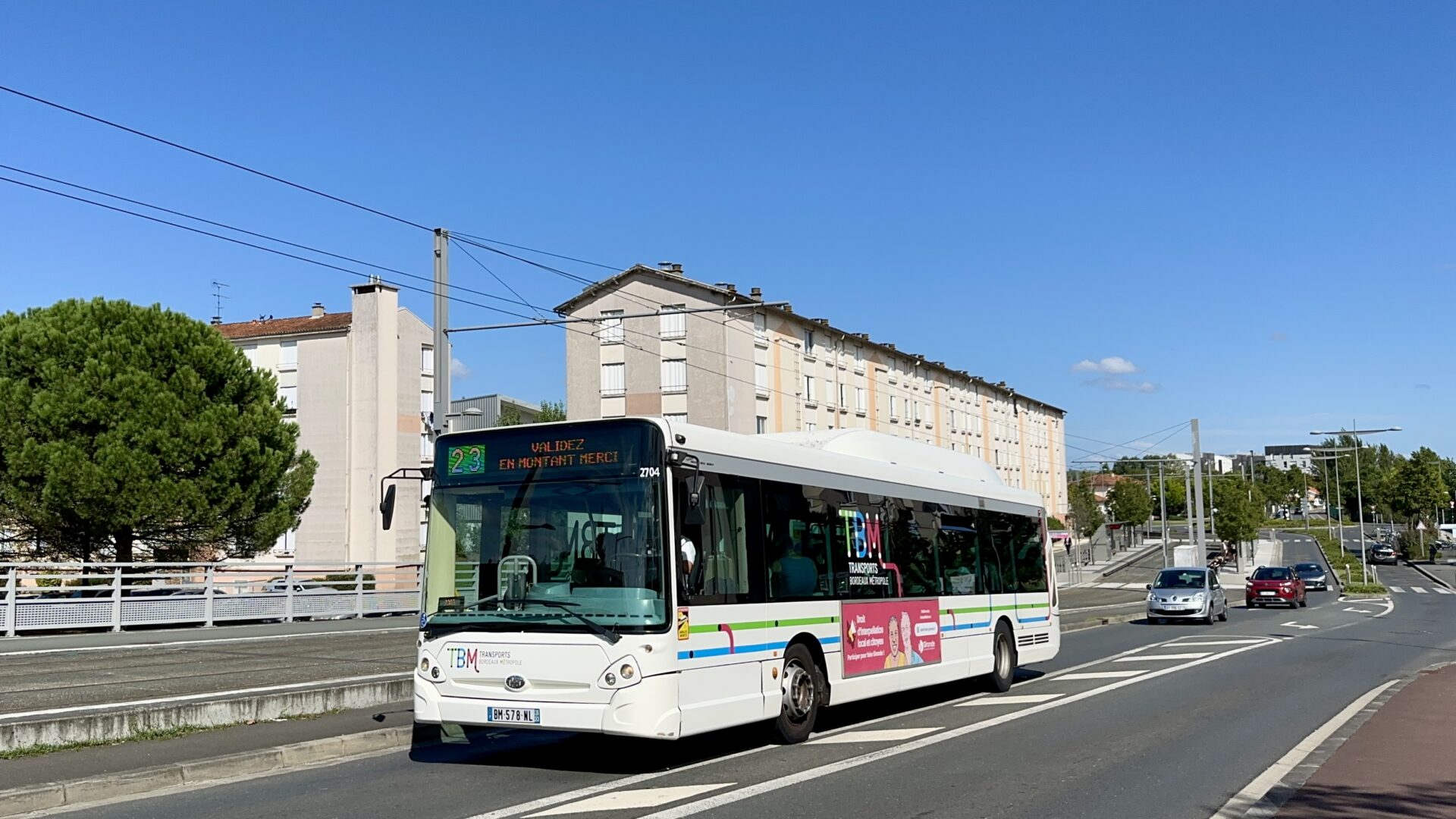 découvrez les meilleures options de transport à bordeaux, que ce soit pour vos déplacements quotidiens, vos visites touristiques ou vos trajets professionnels. explorez les transports en commun, les services de taxi, les locations de vélos et bien plus encore pour vous déplacer facilement dans cette magnifique ville.