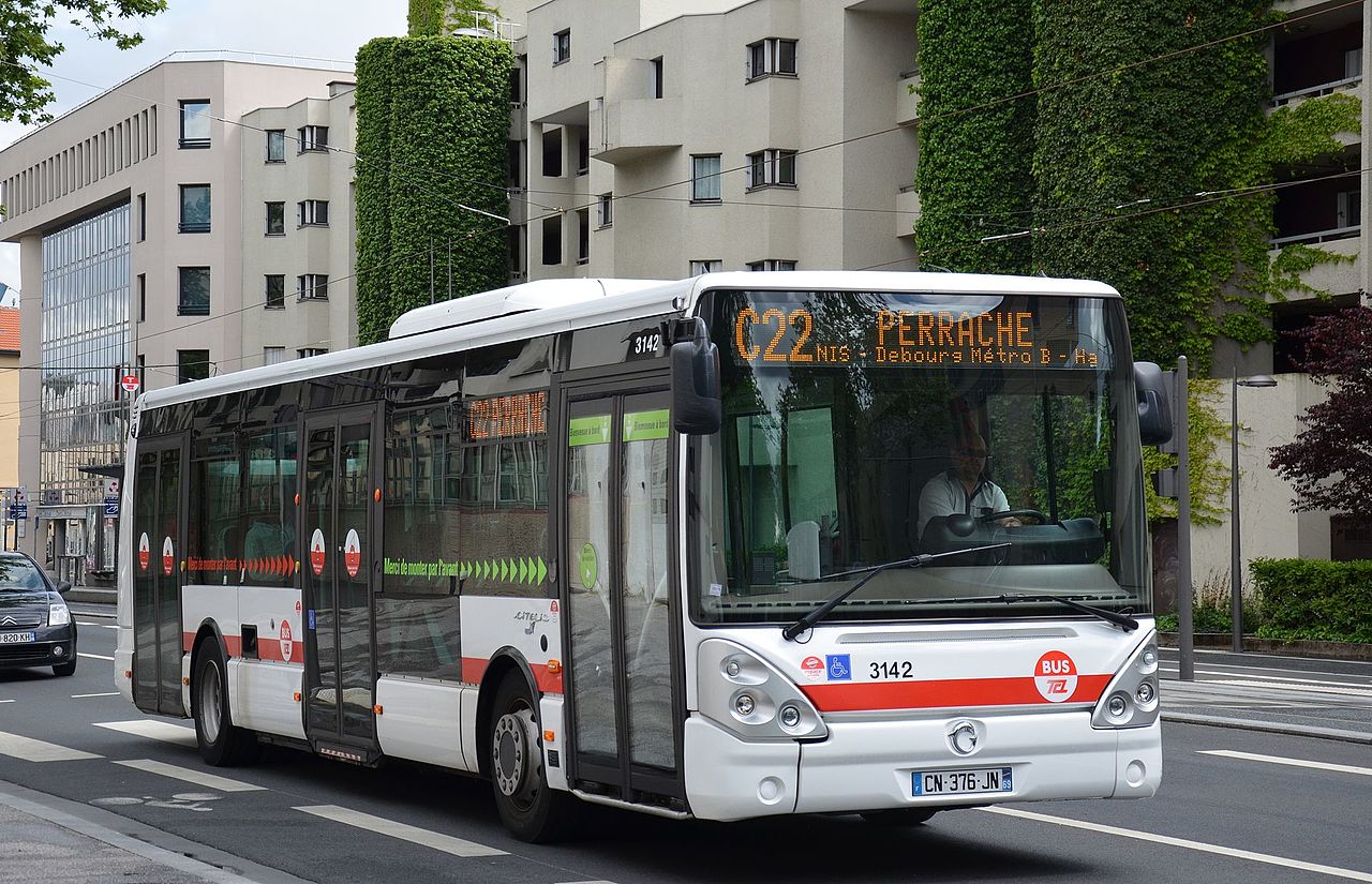 découvrez les divers moyens de transport à lyon : tramway, métro, bus et vélo. optimisez vos déplacements dans cette magnifique ville française avec nos conseils pratiques et infos utiles.