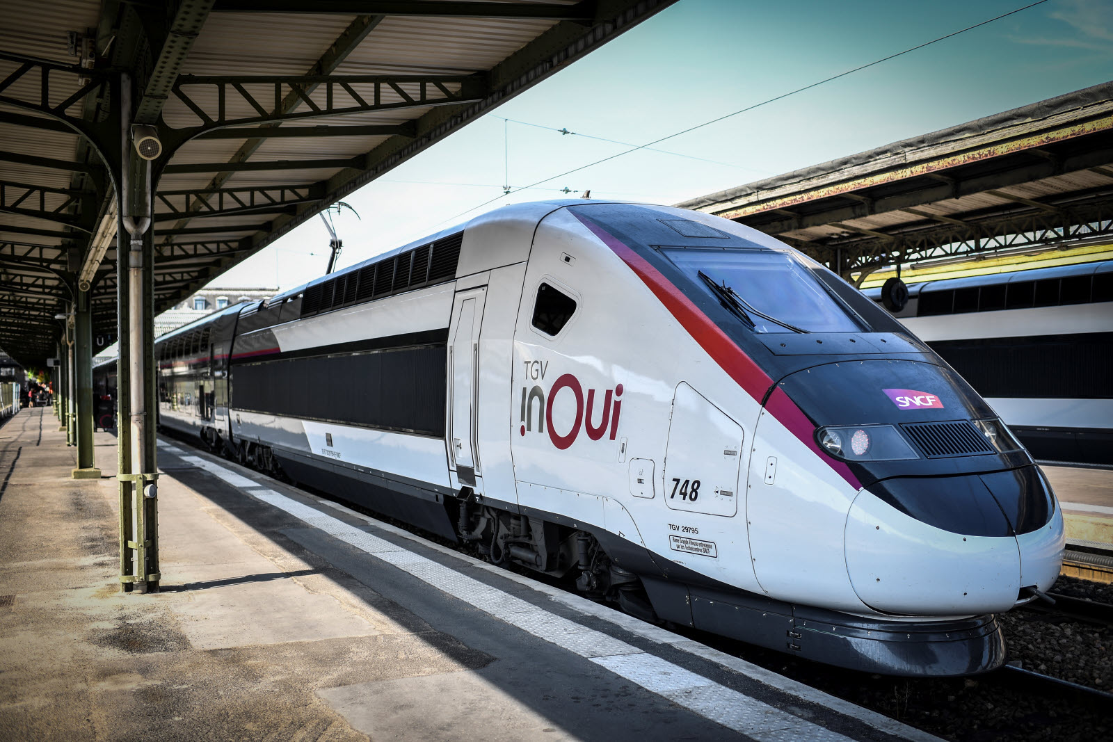 découvrez les meilleures options de transport entre lyon et paris. que vous choisissiez le train, le bus ou la voiture, bénéficiez de conseils pratiques pour un voyage agréable et rapide entre ces deux grandes villes françaises.