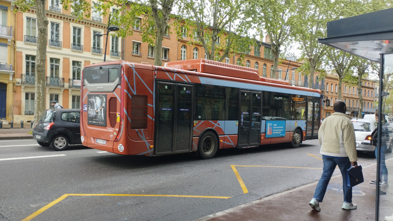 découvrez les meilleures options de transport à toulouse : tramway, bus, vélos en libre-service et covoiturage. explorez la ville rose facilement et profitez de tous ses atouts en matière de mobilité.