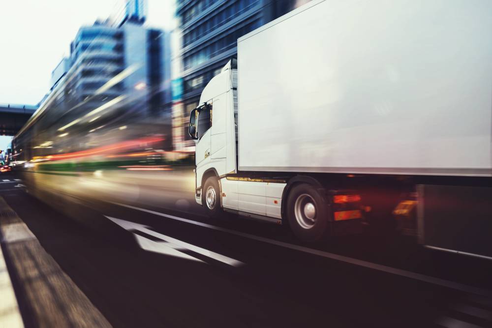 découvrez le monde des transporteurs routiers : solutions de logistique efficace, services de transport de marchandises, et l'importance d'un réseau de distribution performant pour optimiser vos livraisons.